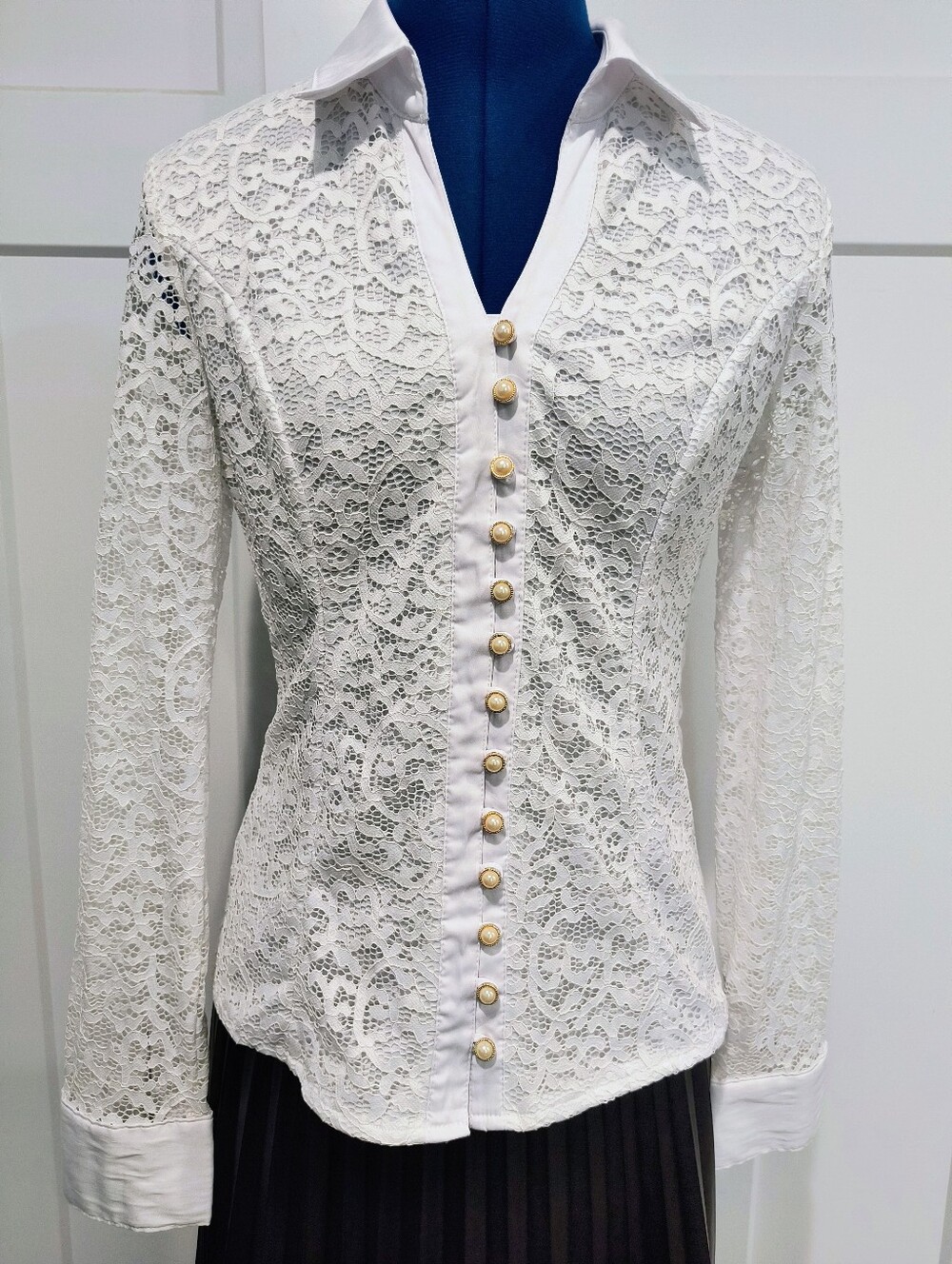 Kalicyu White Lace Button-Down Shirt with Pearl Gold Buttons